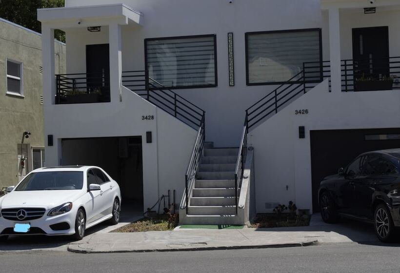 住所  Dimond Abode Vacation Rental 3428