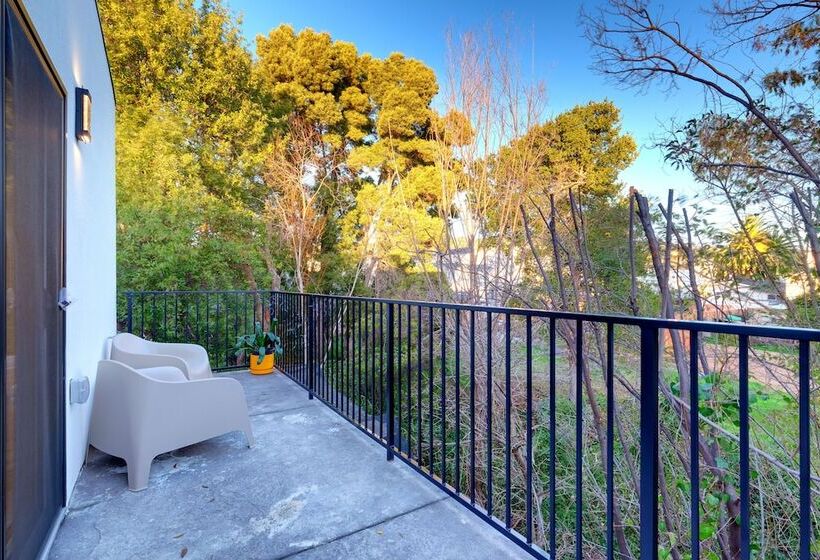 住所  Dimond Abode Vacation Rental 3428