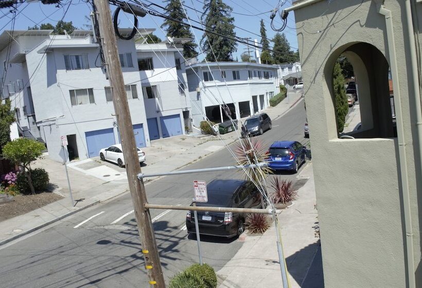 住所  Dimond Abode Vacation Rental 3428