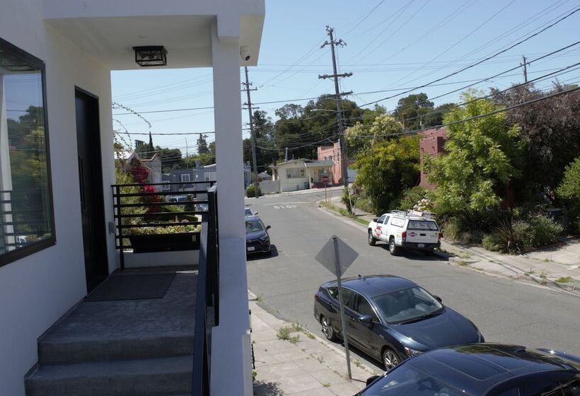 住所  Dimond Abode Vacation Rental 3428