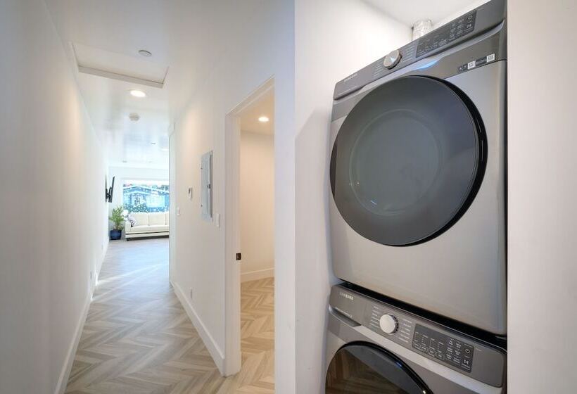 住所  Dimond Abode Vacation Rental 3428