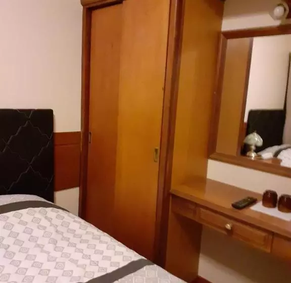 ホテル Alvear Jujuy