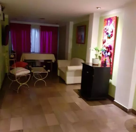 ホテル Alvear Jujuy