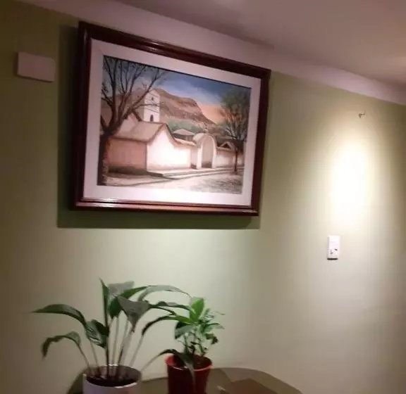 ホテル Alvear Jujuy