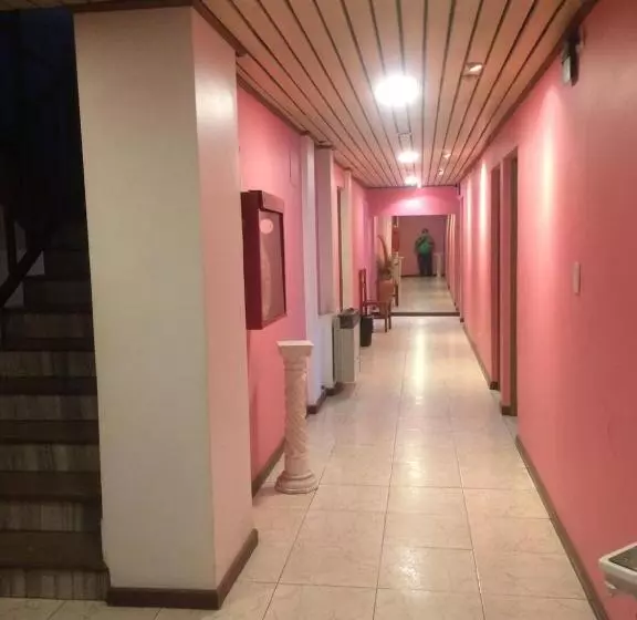 ホテル Alvear Jujuy