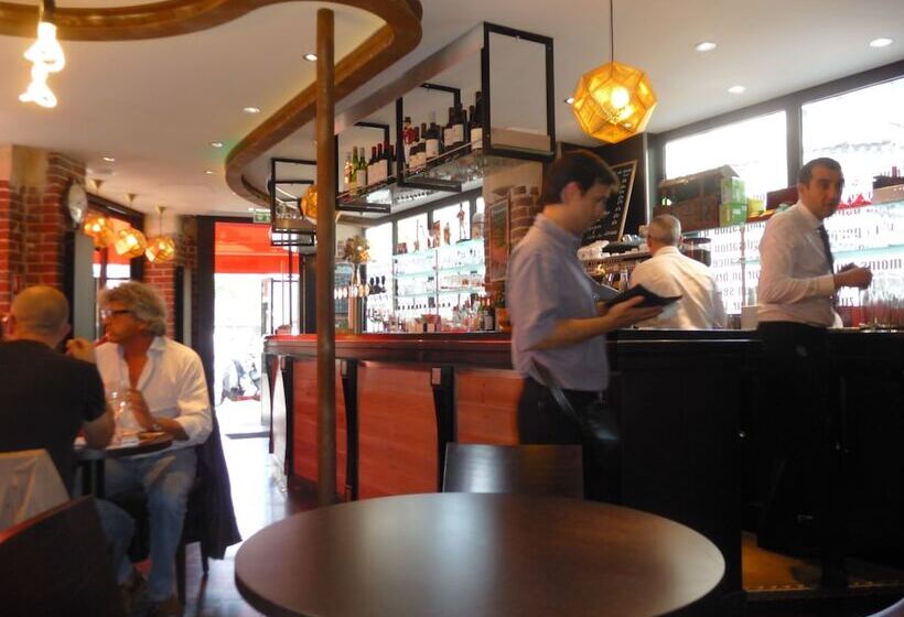 בית מלון כפרי Café Hôtel De L Avenir