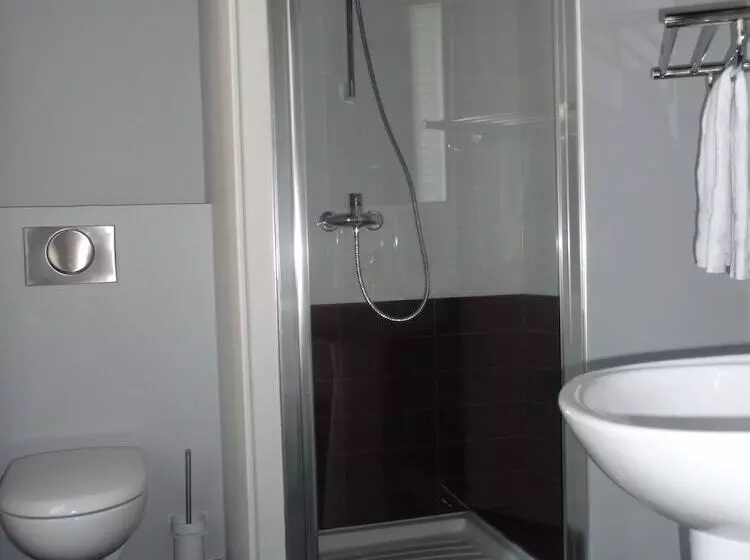 هتل Café Hôtel De L Avenir