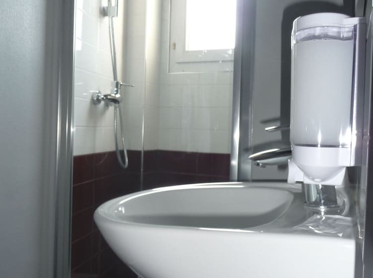 בית מלון כפרי Café Hôtel De L Avenir