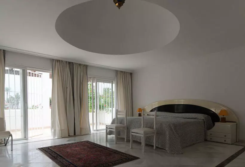 Отель Galindo Beach