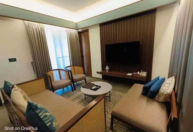 Hotel The Golkonda Resort And Spa