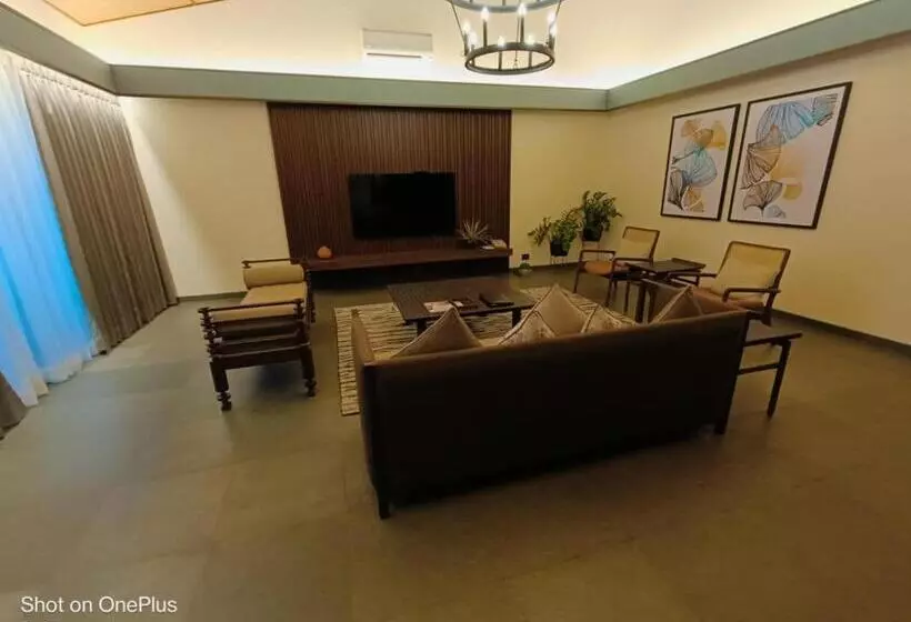 Hotel The Golkonda Resort And Spa