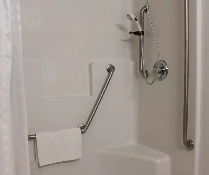 Отель Meridian Inn & Suites Lloydminster