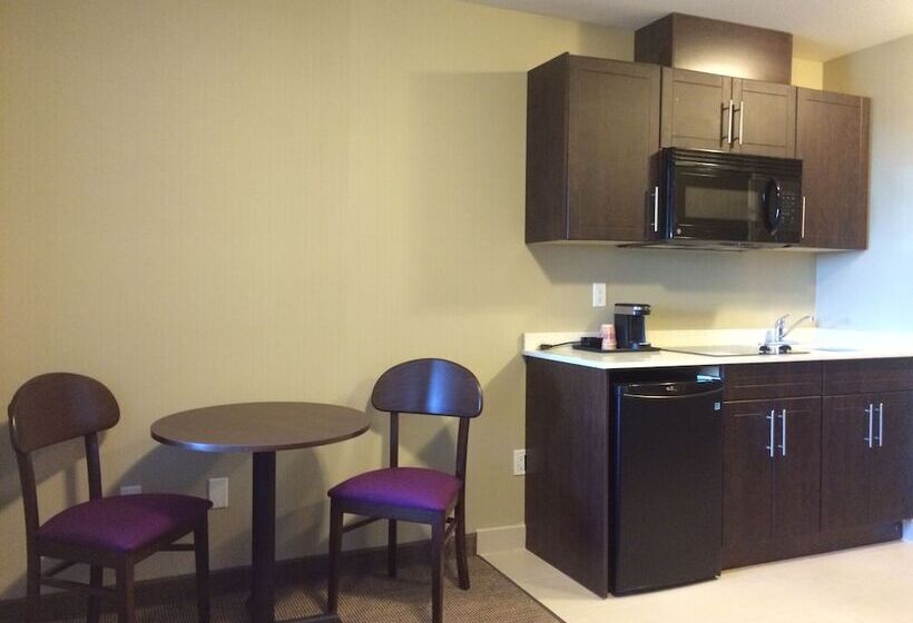 בית מלון כפרי Meridian Inn & Suites Lloydminster