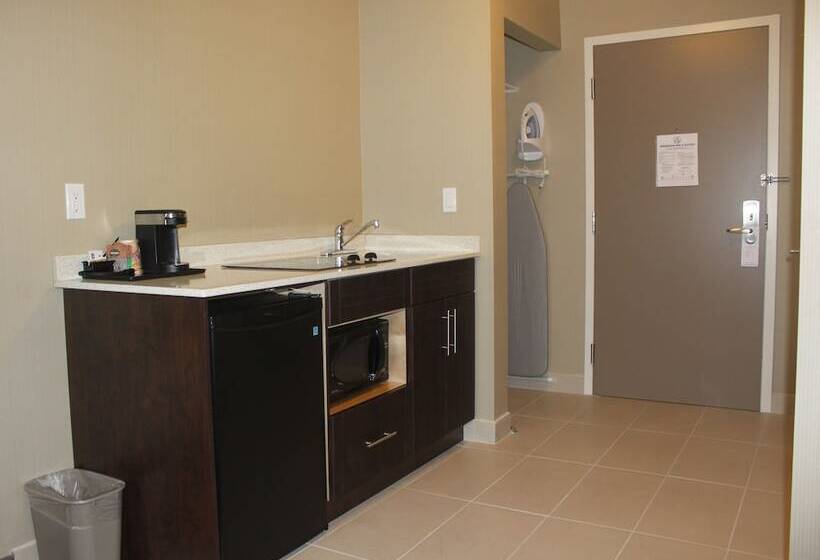 בית מלון כפרי Meridian Inn & Suites Lloydminster