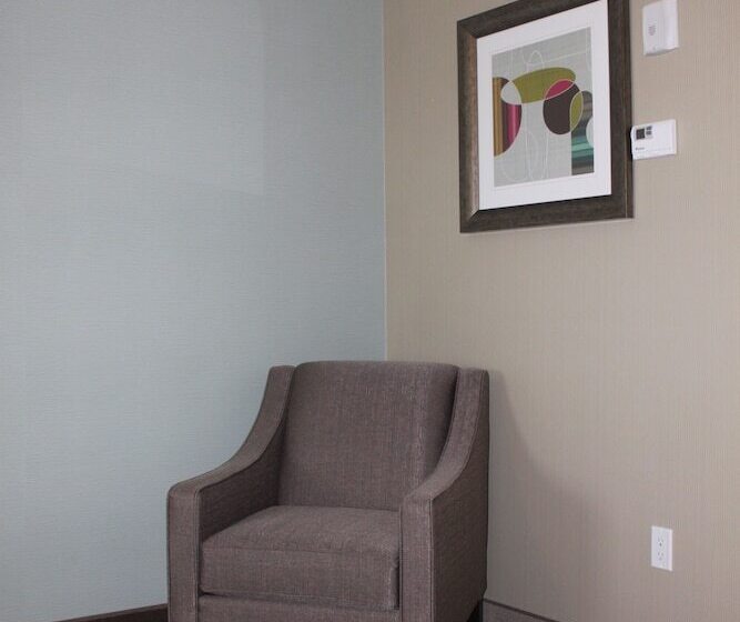 בית מלון כפרי Meridian Inn & Suites Lloydminster