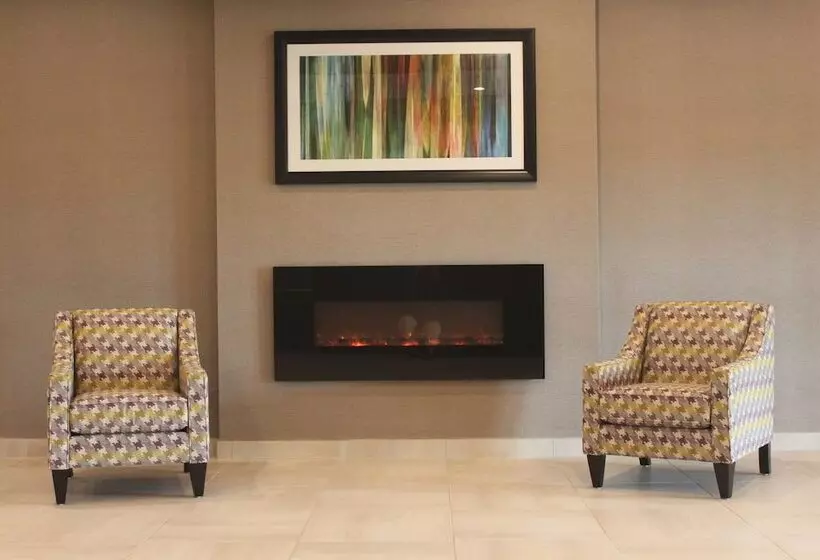 Отель Meridian Inn & Suites Lloydminster