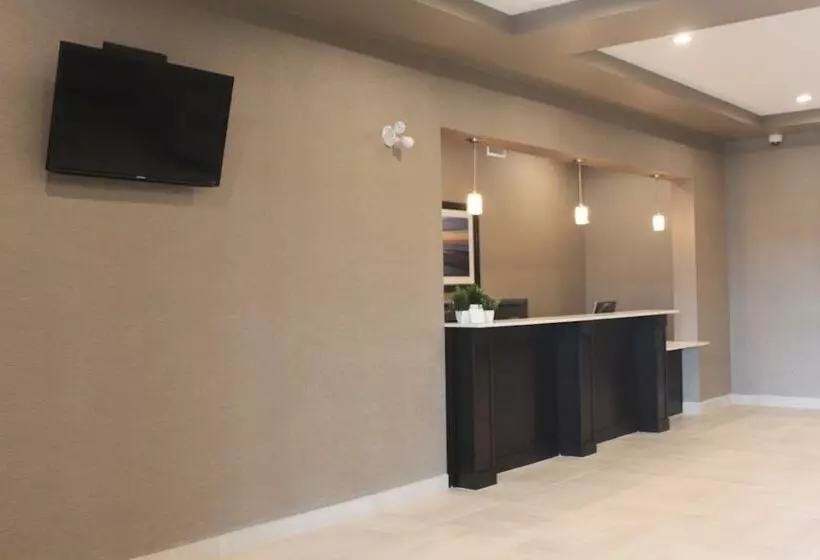 Отель Meridian Inn & Suites Lloydminster