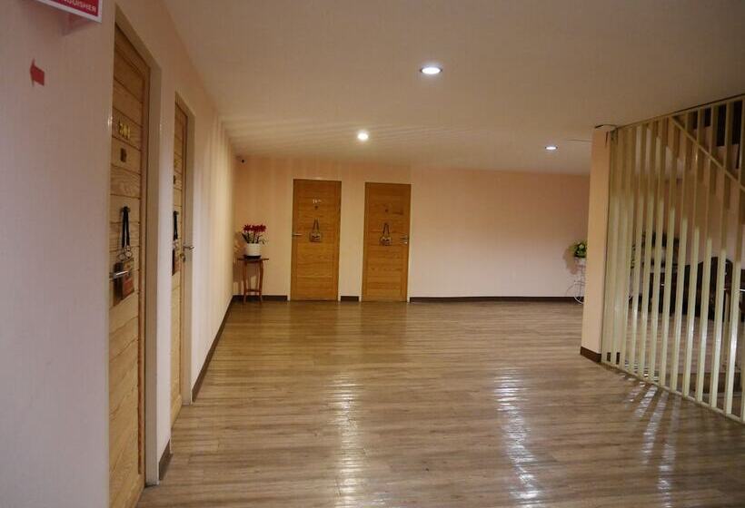 בית מלון כפרי Phaphoom Boutique Residence