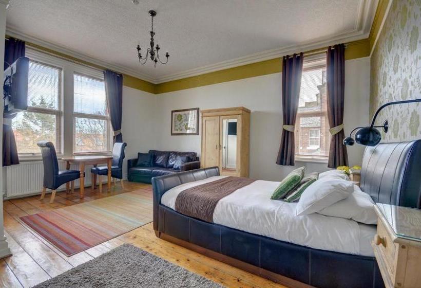 پانسیون Elford House