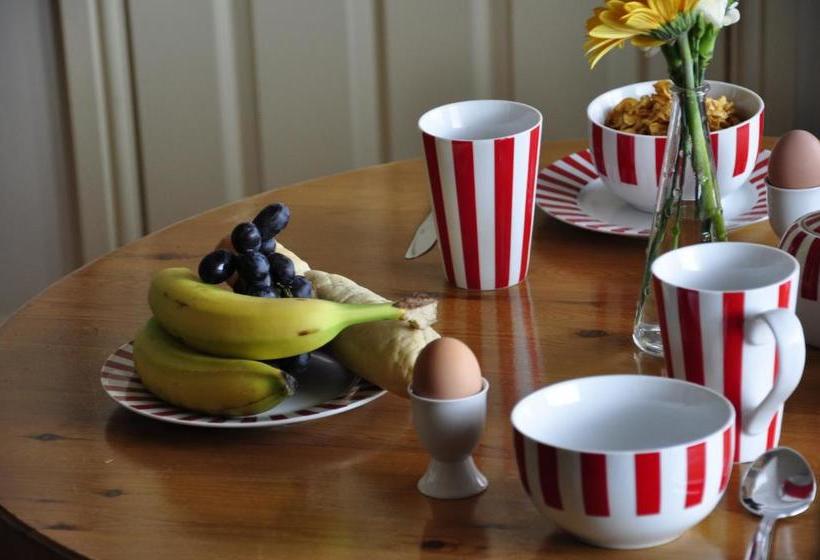 پانسیون Elford House