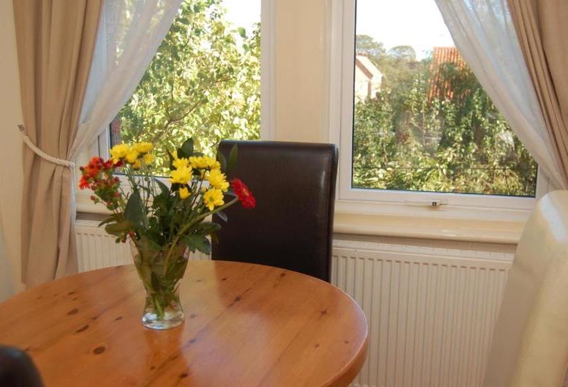 پانسیون Elford House