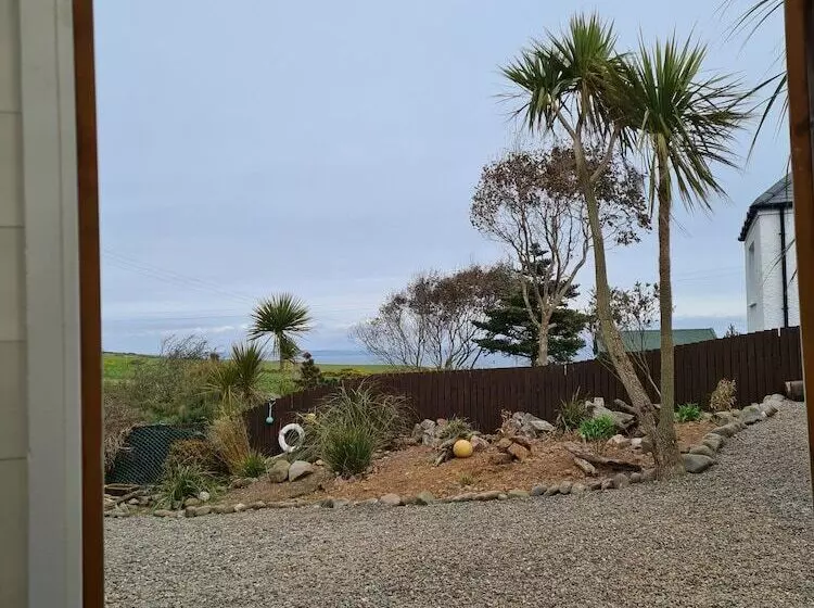 Beautiful 2 Bed Semi Rural Cottage Enclosed Garden