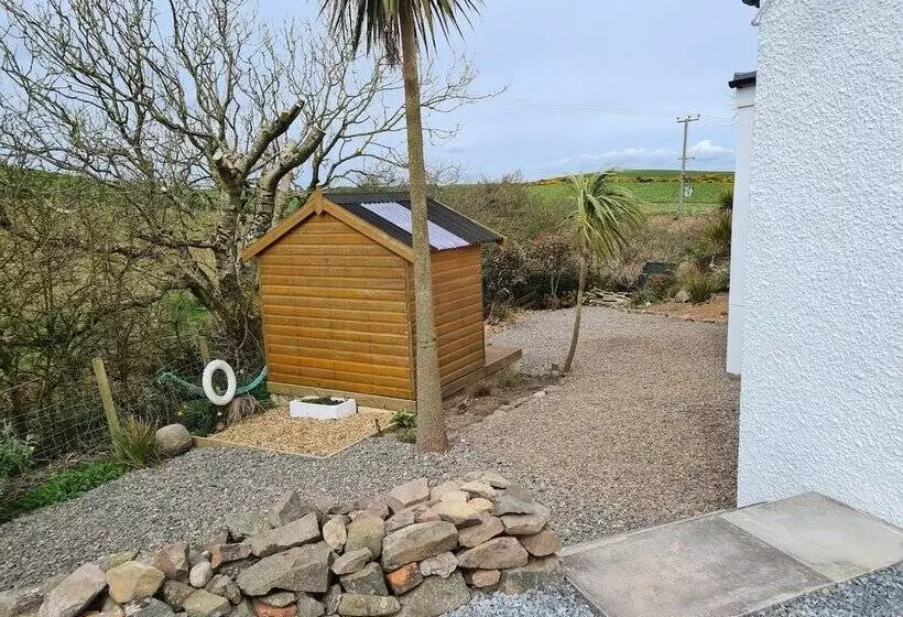 Beautiful 2 Bed Semi Rural Cottage Enclosed Garden