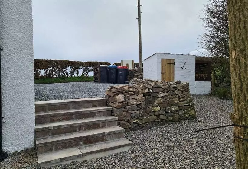 Beautiful 2 Bed Semi Rural Cottage Enclosed Garden