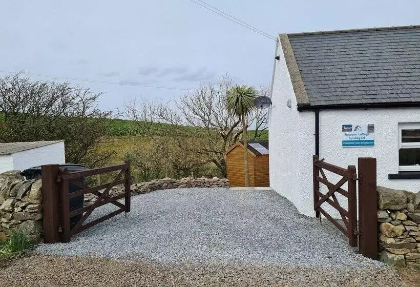 Beautiful 2 Bed Semi Rural Cottage Enclosed Garden