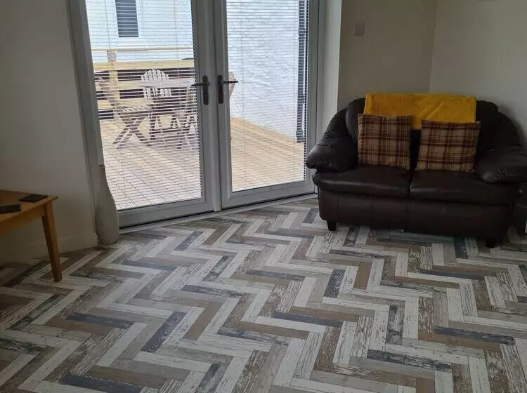 Beautiful 2 Bed Semi Rural Cottage Enclosed Garden