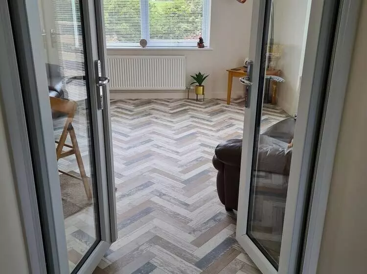 Beautiful 2 Bed Semi Rural Cottage Enclosed Garden