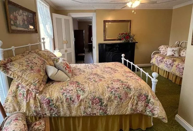 Aamiaismajoitus (B&B) Rocky Hill Inn