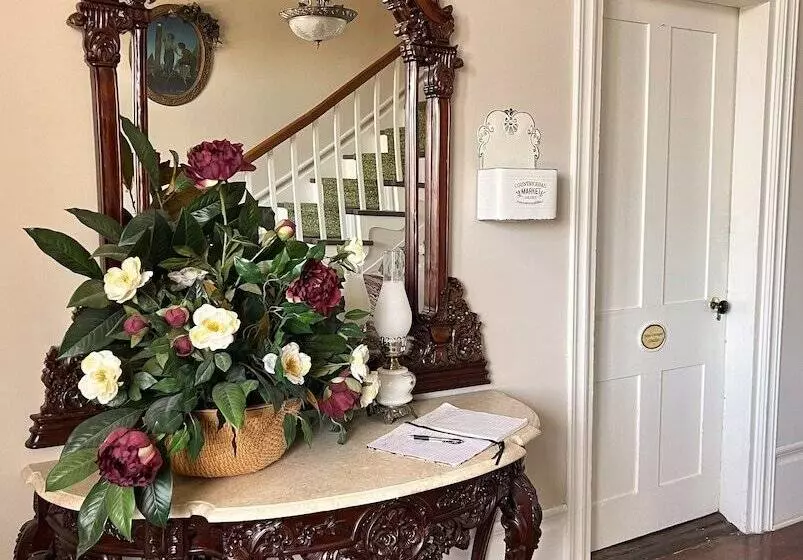 Aamiaismajoitus (B&B) Rocky Hill Inn