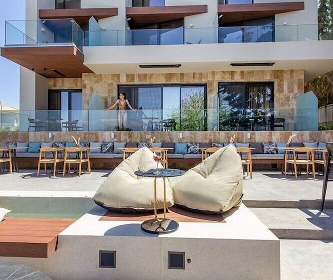 Hotel Acro Upscale Residences