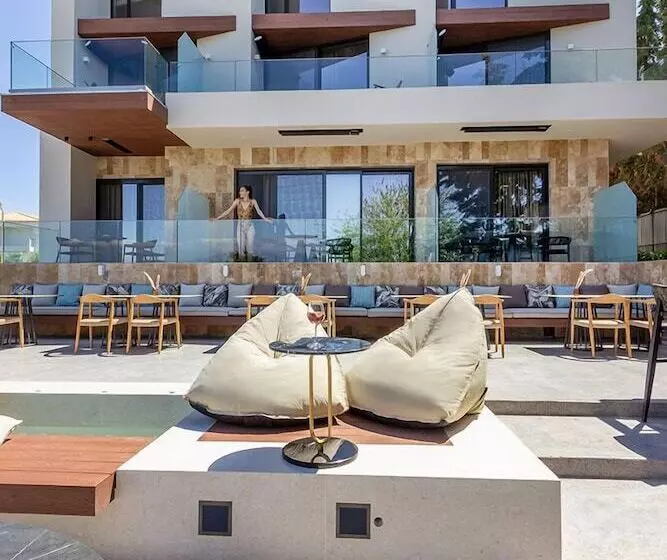 Hotelli Acro Upscale Residences