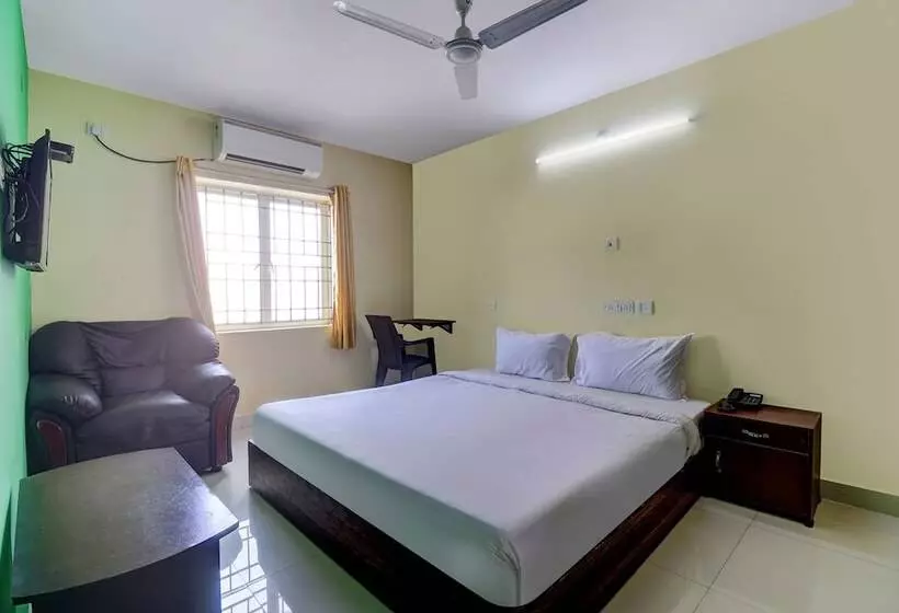 Hotelli Fab Green Tree Inn