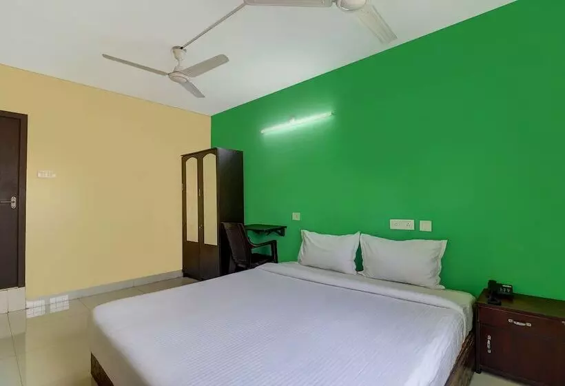 Hotelli Fab Green Tree Inn