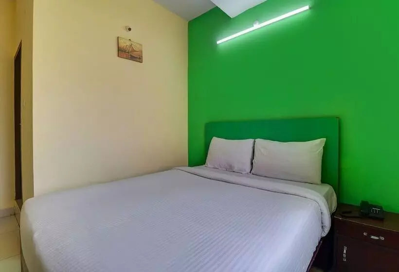 Hotelli Fab Green Tree Inn