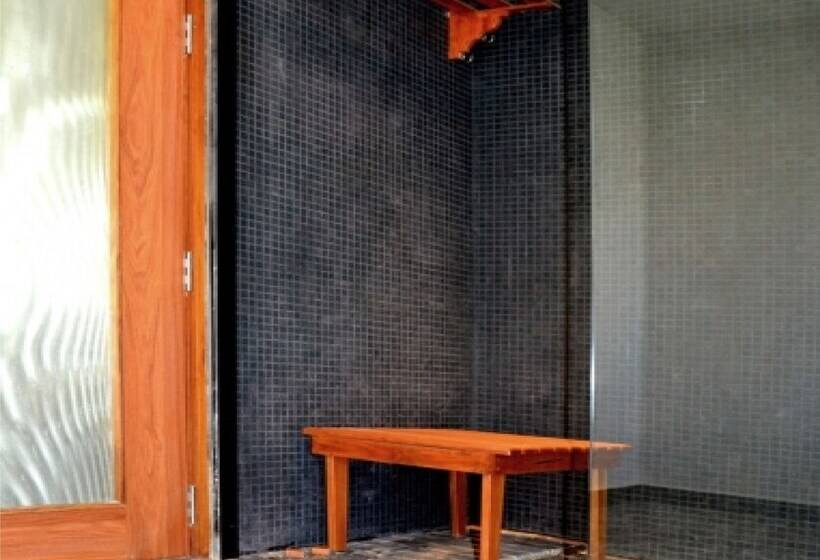 בית מלון כפרי The Sky Imperial Aarivaa Luxury Homestay