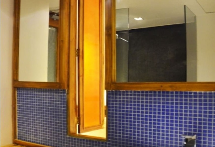 בית מלון כפרי The Sky Imperial Aarivaa Luxury Homestay