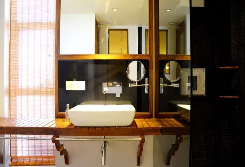 בית מלון כפרי The Sky Imperial Aarivaa Luxury Homestay