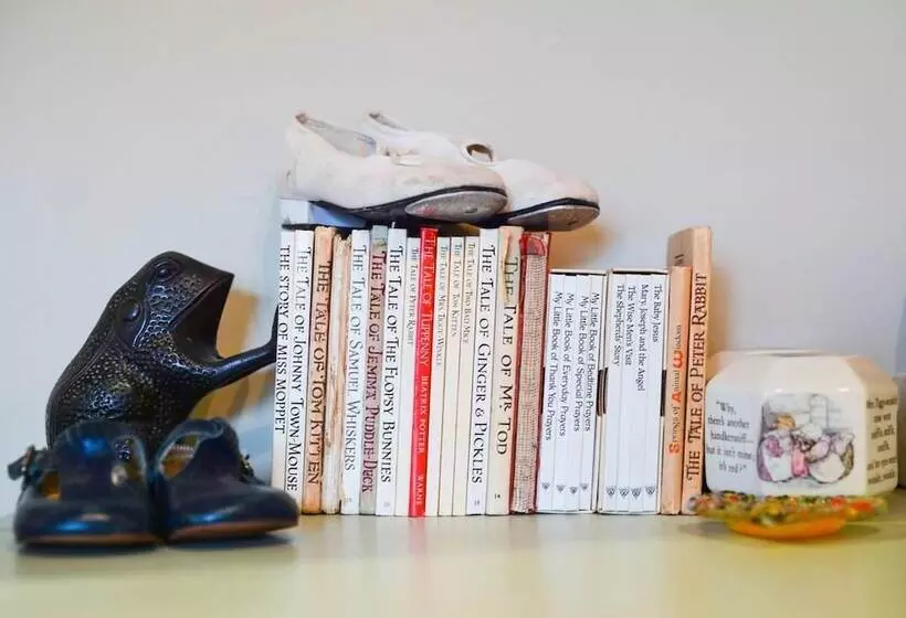 Lovely 4 Bed House In Village Of Sandhurst