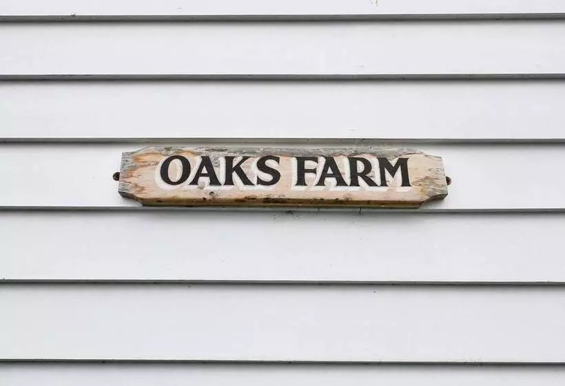 Lovely 4 Bed House In Village Of Sandhurst