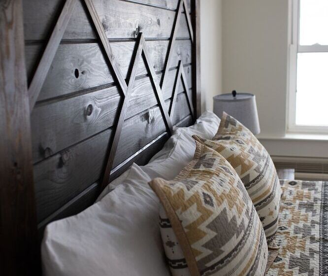 فندق على الطريق Pine Lodge