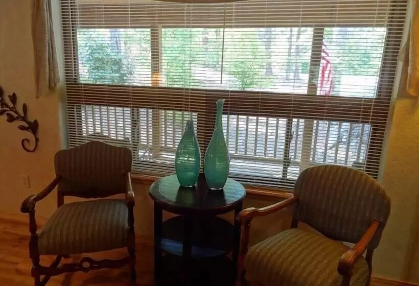 One Bedroom, One Bath Log Sided Cottage With Private Hot Tub On Lake Ouachita. By Redawning