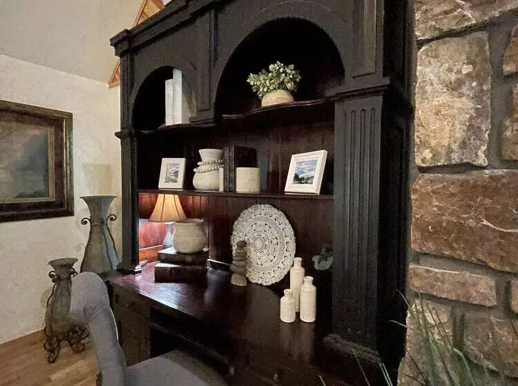 One Bedroom, One Bath Log Sided Cottage With Private Hot Tub On Lake Ouachita. By Redawning