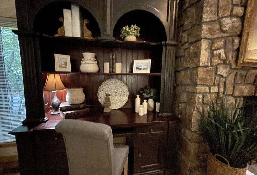 One Bedroom, One Bath Log Sided Cottage With Private Hot Tub On Lake Ouachita. By Redawning