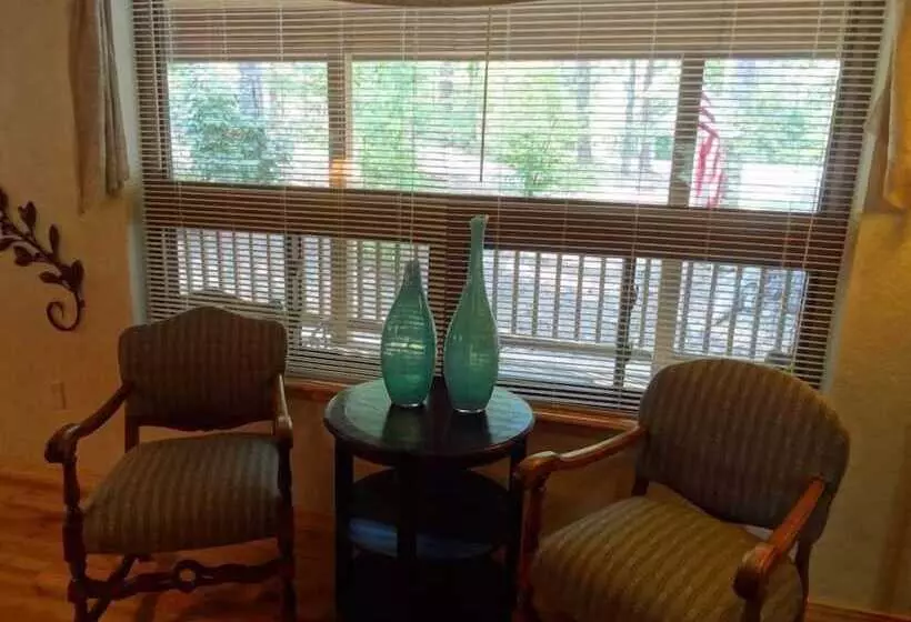 One Bedroom, One Bath Log Sided Cottage With Private Hot Tub On Lake Ouachita. By Redawning