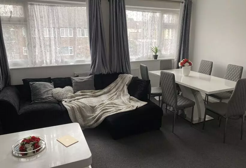 Residenssi Gorgeous 2 Bed Apt In Leafy Richmond!