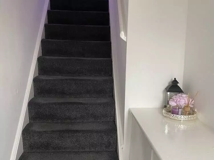 Residenssi Gorgeous 2 Bed Apt In Leafy Richmond!